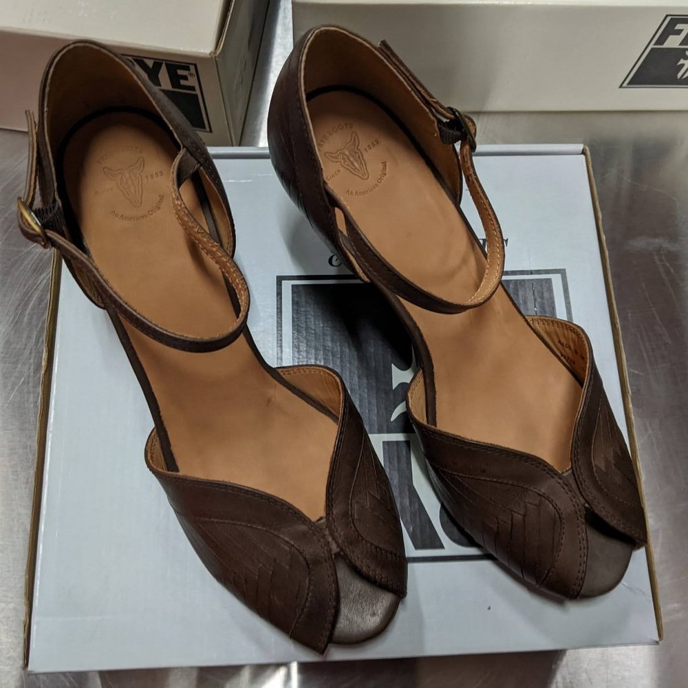 Frye - Ada Vintage Strap - Bark - Picture 3 of 11